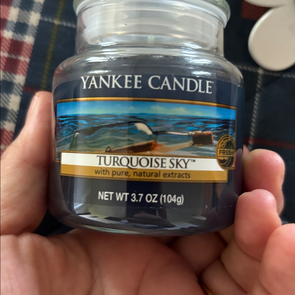Yankee Candle Turquoise Sky small jar candle - Picture 2 of 4
